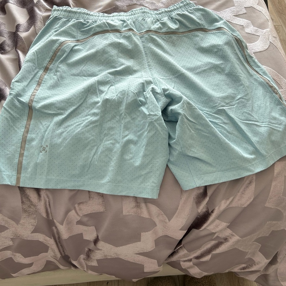 Lululemon Athletica Blue Athletic Shorts Lightweight Mid-Thigh